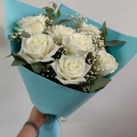 Букет из 7 белых роз с гипсофилой 70см Букет из 7 белых роз с гипсофилой 70см